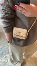 Lade das Bild in den Galerie-Viewer, CHANEL MINI BAG
