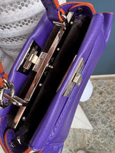 Lade das Bild in den Galerie-Viewer, FENDI PEEKABOO MINI
