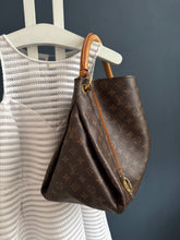 Lade das Bild in den Galerie-Viewer, LOUIS VUITTON ARTSY MM
