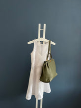 Lade das Bild in den Galerie-Viewer, FENDI PEEKABOO LARGE
