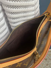 Lade das Bild in den Galerie-Viewer, LOUIS VUITTON LOOPING
