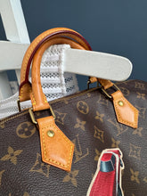Lade das Bild in den Galerie-Viewer, LOUIS VUITTON WORLD TOUR SPEEDY 30
