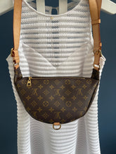 Lade das Bild in den Galerie-Viewer, LOUIS VUITTON BUMBAG
