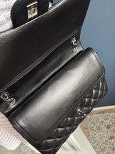 Lade das Bild in den Galerie-Viewer, CHANEL DOUBLE FLAP JUMBO
