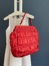 Lade das Bild in den Galerie-Viewer, PRADA NAPPALEDER SHOPPER
