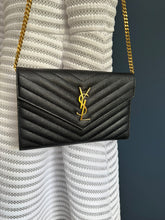 Lade das Bild in den Galerie-Viewer, YSL CASSANDRE ENVELOPE CHAIN WALLET
