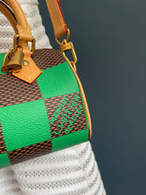 Lade das Bild in den Galerie-Viewer, LOUIS VUITTON SPEEDY 18 DAMIER POP
