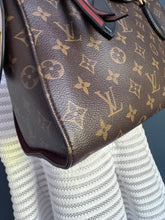Lade das Bild in den Galerie-Viewer, LOUIS VUITTON TUILERIES
