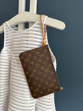 Lade das Bild in den Galerie-Viewer, LOUIS VUITTON CLUTCH
