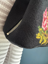 Lade das Bild in den Galerie-Viewer, YSL FLOWER BUCKET
