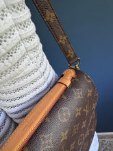 Lade das Bild in den Galerie-Viewer, LOUIS VUITTON MÉTIS
