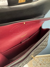 Lade das Bild in den Galerie-Viewer, CHANEL DOUBLE FLAP JUMBO

