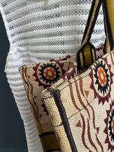 Lade das Bild in den Galerie-Viewer, DIOR TOTE BOOK
