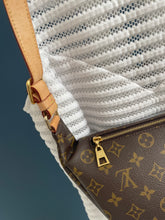 Lade das Bild in den Galerie-Viewer, LOUIS VUITTON BUMBAG
