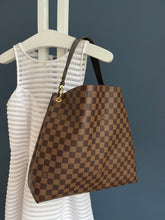 Lade das Bild in den Galerie-Viewer, LOUIS VUITTON GRACEFUL MM
