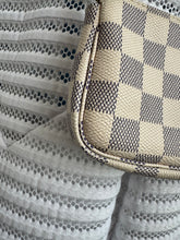 Lade das Bild in den Galerie-Viewer, LOUIS VUITTON MINI POCHETTE

