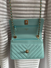 Lade das Bild in den Galerie-Viewer, CHANEL WOC
