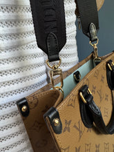 Lade das Bild in den Galerie-Viewer, LOUIS VUITTON ONTHEGO PM  DUCK

