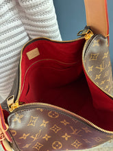 Lade das Bild in den Galerie-Viewer, LOUIS VUITTON SLOUCHY MM
