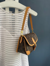 Lade das Bild in den Galerie-Viewer, LOUIS VUITTON DIANE
