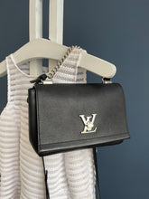 Lade das Bild in den Galerie-Viewer, LOUIS VUITTON LOCKME BB
