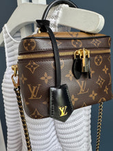 Lade das Bild in den Galerie-Viewer, LOUIS VUITTON VANITY
