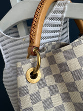 Lade das Bild in den Galerie-Viewer, LOUIS VUITTON ATRSY MM
