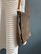 Lade das Bild in den Galerie-Viewer, LOUIS VUITTON MUSETTE SALSA GM
