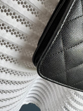 Lade das Bild in den Galerie-Viewer, CHANEL GOLDEN CLASS WOC
