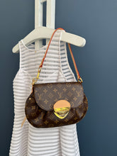 Lade das Bild in den Galerie-Viewer, LOUIS VUITTON SUNSET
