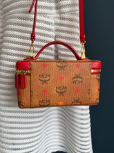 Lade das Bild in den Galerie-Viewer, MCM ROCKSTAR VANITY
