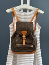 Lade das Bild in den Galerie-Viewer, LOUIS VUITTON MONTSOURIS MM
