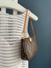 Lade das Bild in den Galerie-Viewer, LOUIS VUITTON POCHETTE
