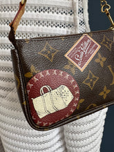 Lade das Bild in den Galerie-Viewer, LOUIS VUITTON MINI POCHETTE
