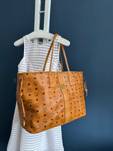 Lade das Bild in den Galerie-Viewer, MCM SHOPPER LARGE
