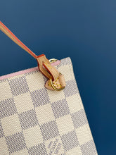 Lade das Bild in den Galerie-Viewer, LOUIS VUITTON CLUTCH
