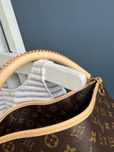 Lade das Bild in den Galerie-Viewer, LOUIS VUITTON ARTSY MM
