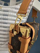Lade das Bild in den Galerie-Viewer, LOUIS VUITTON SIDE TRUNK PM
