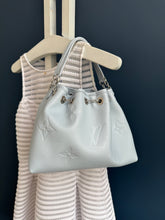 Lade das Bild in den Galerie-Viewer, LOUIS VUITTON BUNDLE
