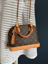 Lade das Bild in den Galerie-Viewer, LOUIS VUITTON ALMA BB

