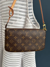 Lade das Bild in den Galerie-Viewer, LOUIS VUITTON POCHETTE ACCESSOIRES
