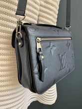 Lade das Bild in den Galerie-Viewer, LOUIS VUITTON MÉTIS PERLMUTT
