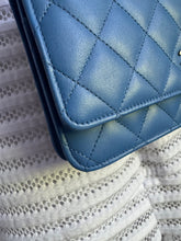 Lade das Bild in den Galerie-Viewer, CHANEL WOC
