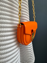 Lade das Bild in den Galerie-Viewer, MCM PATRICIA CROSSBODY

