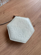 Lade das Bild in den Galerie-Viewer, LOUIS VUITTON SCHNEEFLOCKE
