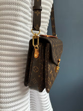Lade das Bild in den Galerie-Viewer, LOUIS VUITTON MÉTIS
