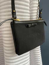 Lade das Bild in den Galerie-Viewer, PRADA CROSSBODY
