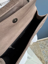 Lade das Bild in den Galerie-Viewer, CHANEL 2.55 DOUBLE FLAP
