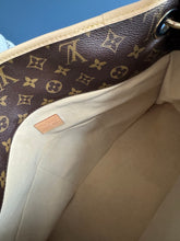 Lade das Bild in den Galerie-Viewer, LOUIS VUITTON ARTSY MM
