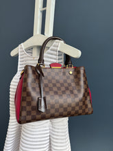 Lade das Bild in den Galerie-Viewer, LOUIS VUITTON BRITTANY
